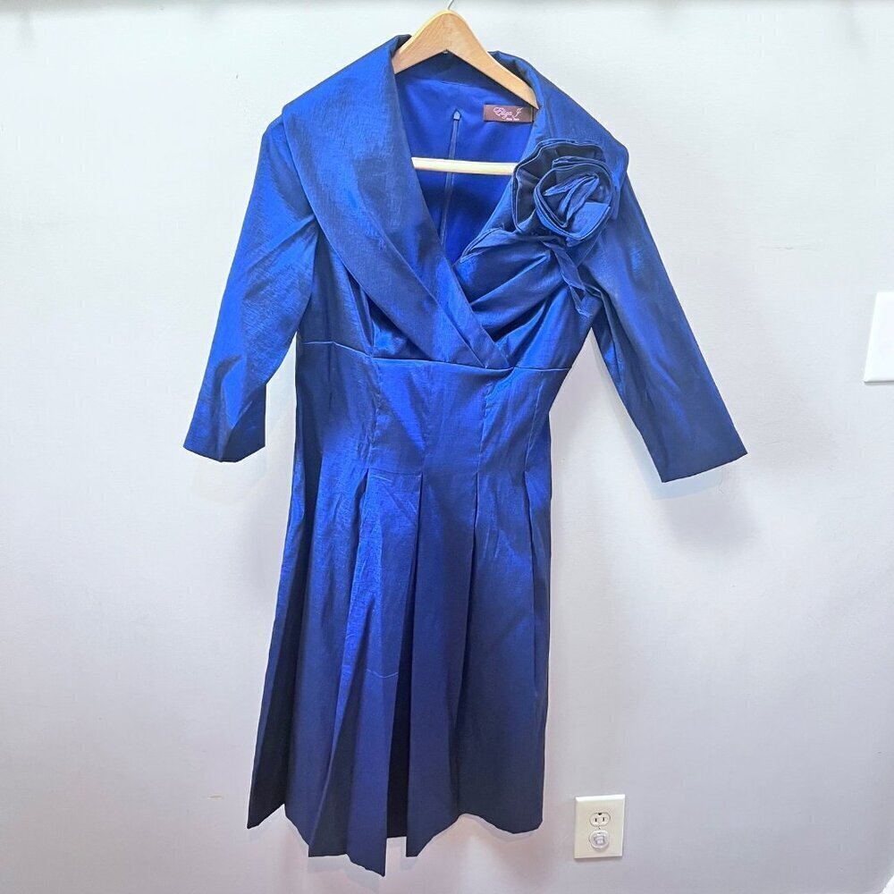 Eliza J. Taffeta Shiny Evening Dress- Size‎ 8